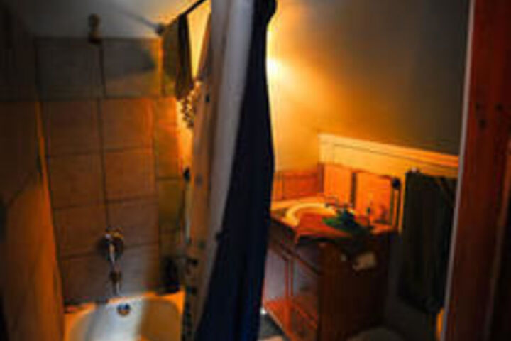 Room 4 of 16