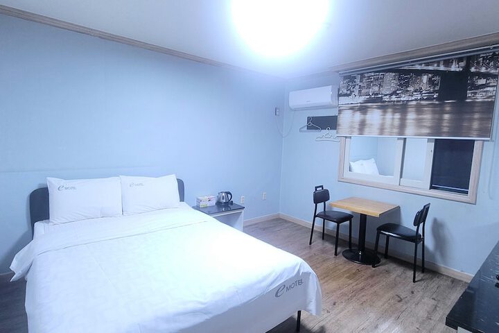 Room 2 of 18