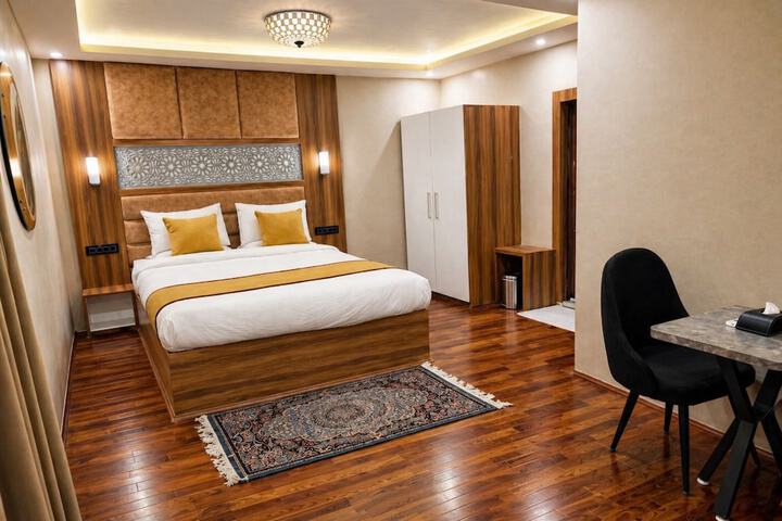 Room 6 of 14