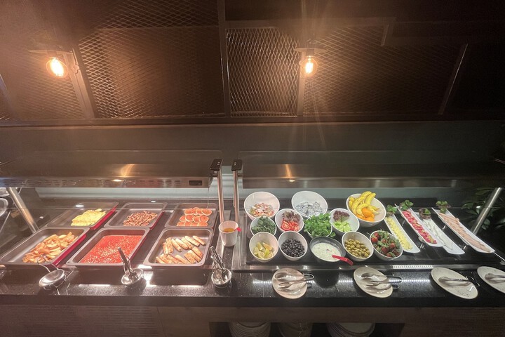 Dining 48 of 64