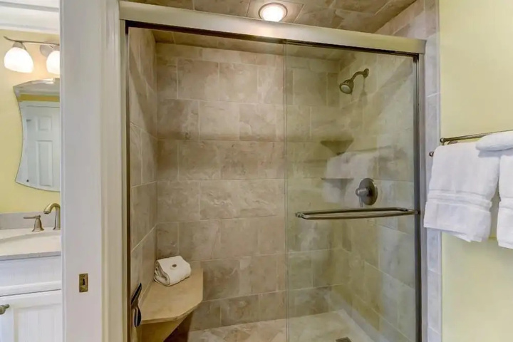 Room 10 of 22