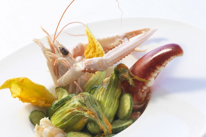 Dining 76 of 145