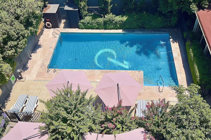 Hotel with Pool