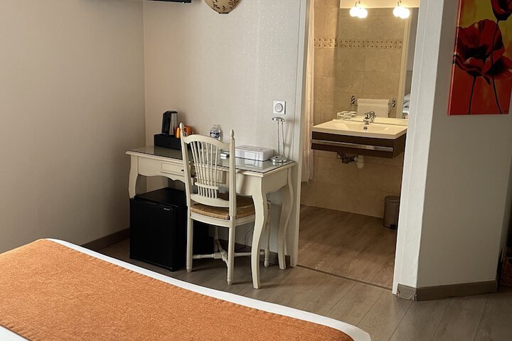 Room 10 of 50