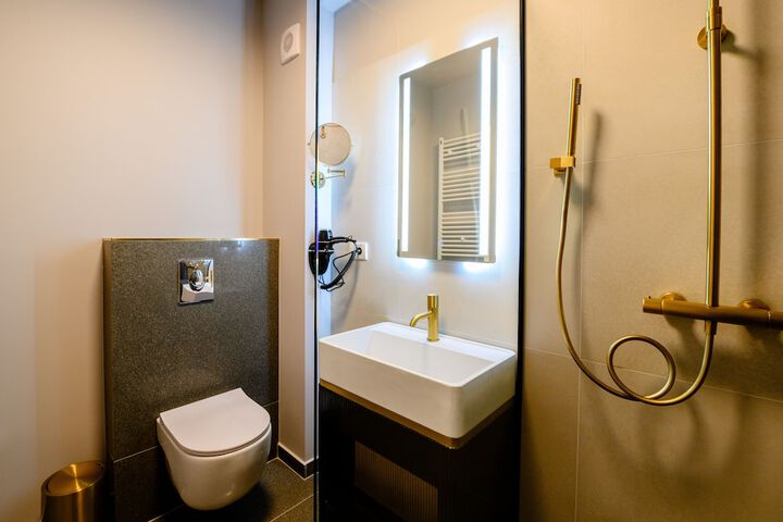 Room 47 of 70