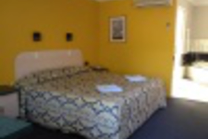 Room 40 of 144