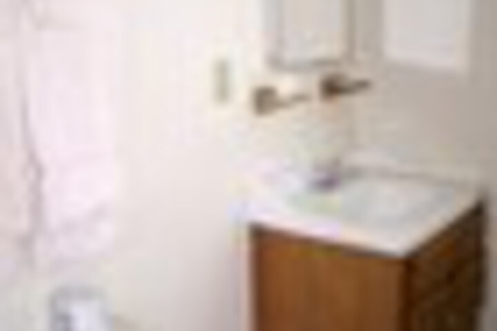 Room 200 of 342