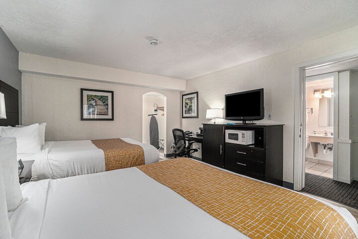 2 Queen Beds Second Floor (22 of 49)