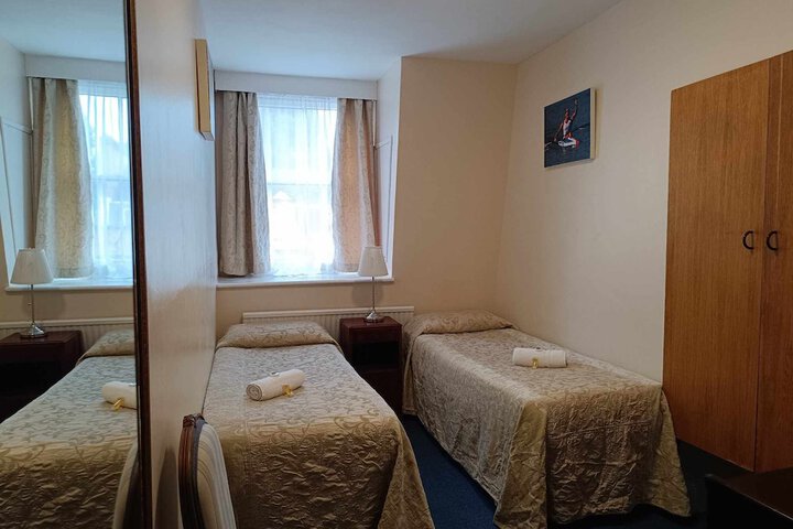 Room 82 of 283