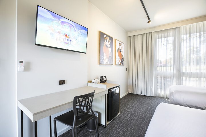 Room 4 of 27