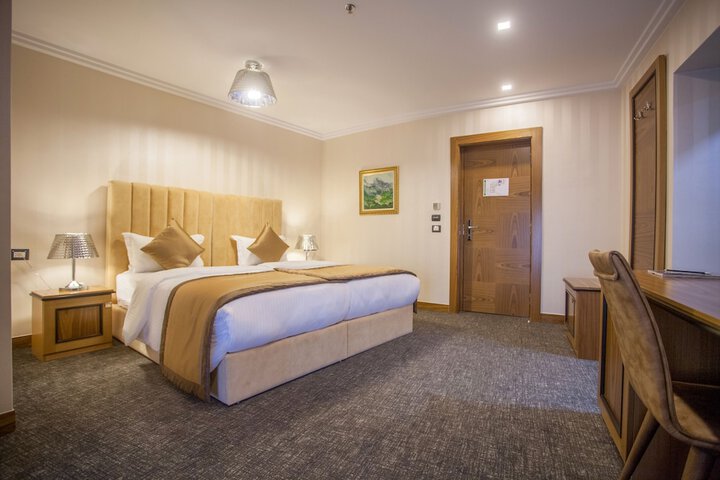 Room 10 of 60