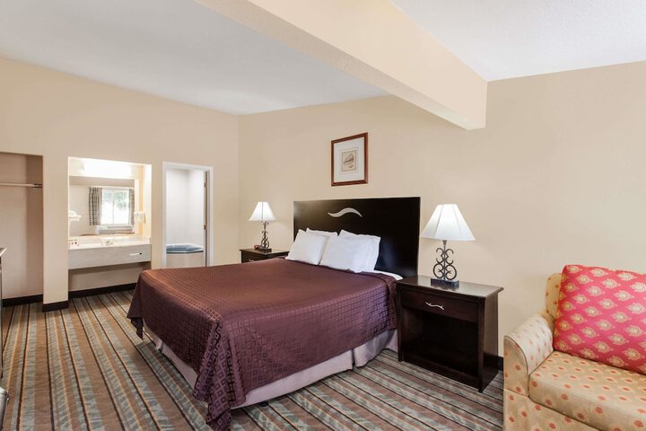 1 King Bed (5 of 12)