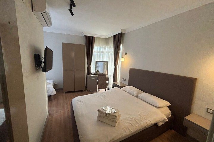Room 10 of 29