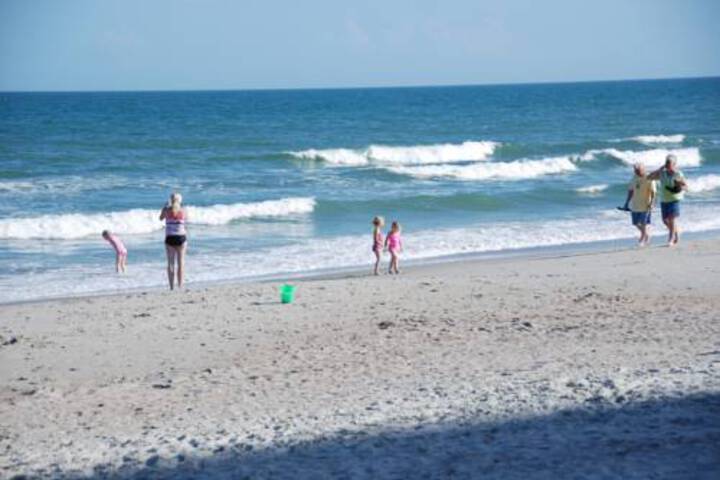 Exterior of Myrtle Beach Resort by Beach Vacations
