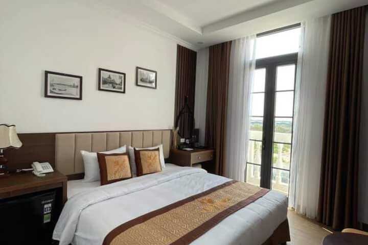 Room 9 of 35