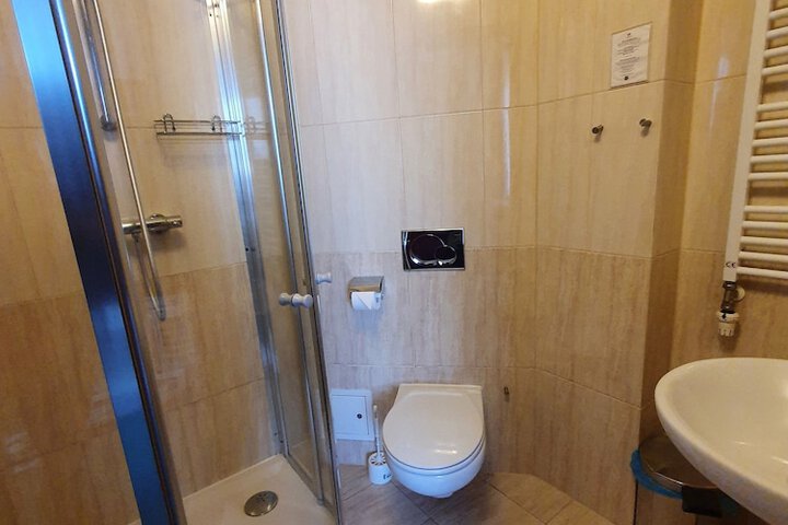 Room 10 of 24