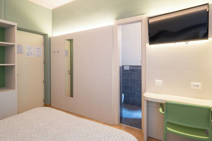 Room 55 of 241