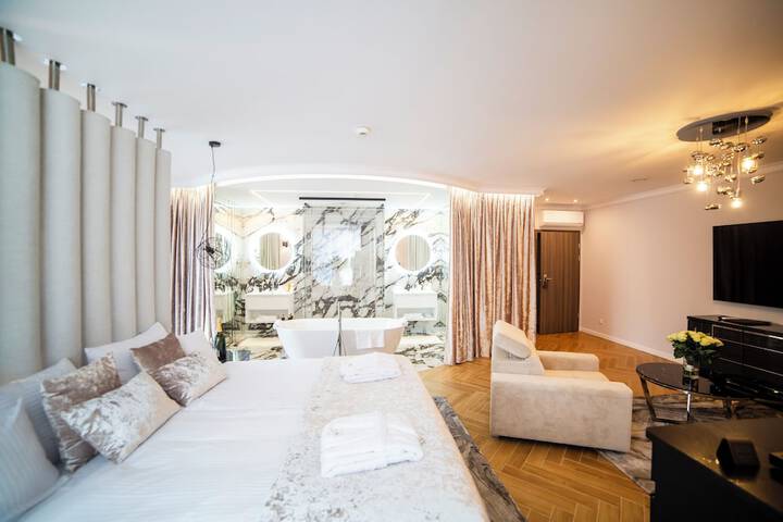Room 4 of 47