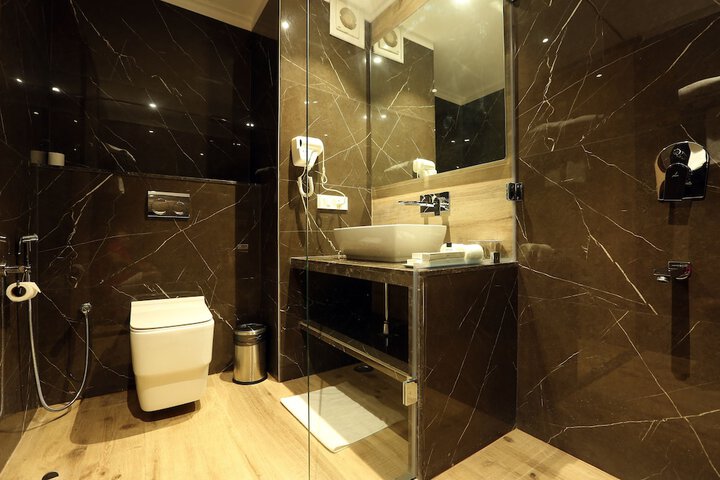 Room 16 of 52