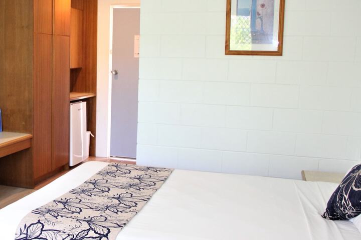Room 9 of 28