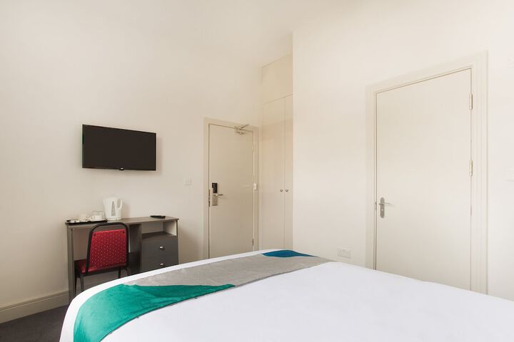 Room 5 of 40