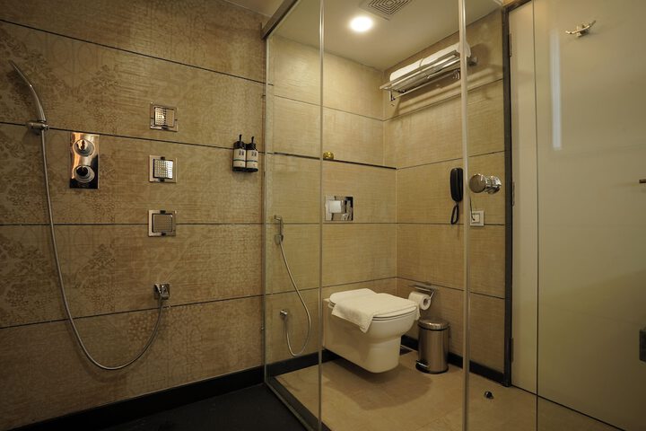 Room 21 of 34