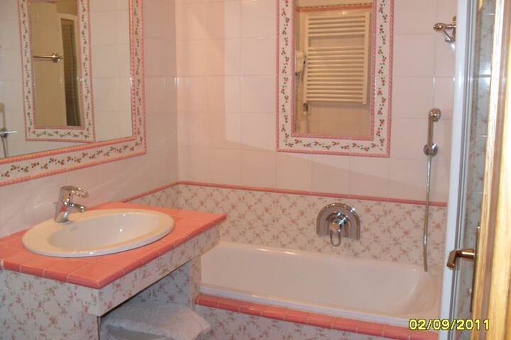 Room 9 of 20
