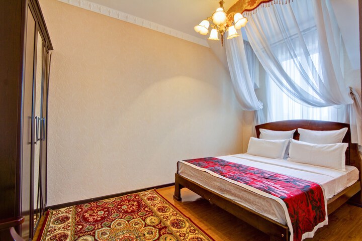 Room 3 of 40