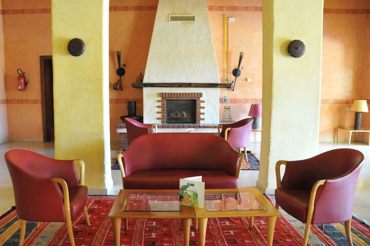 Lounge 51 of 61
