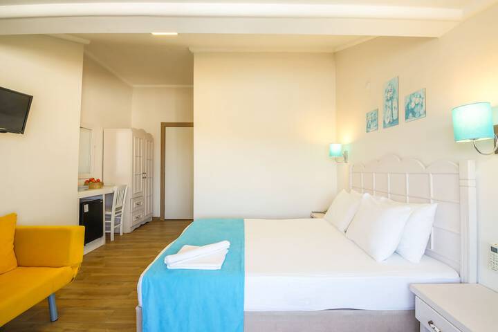 Room 4 of 52
