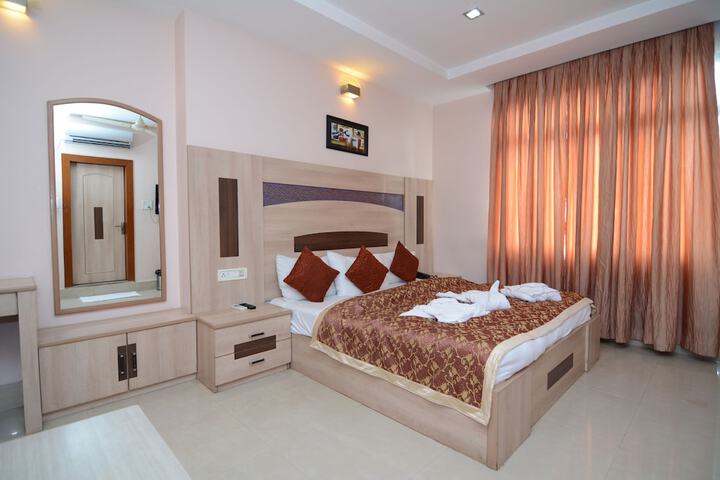 Room 4 of 66