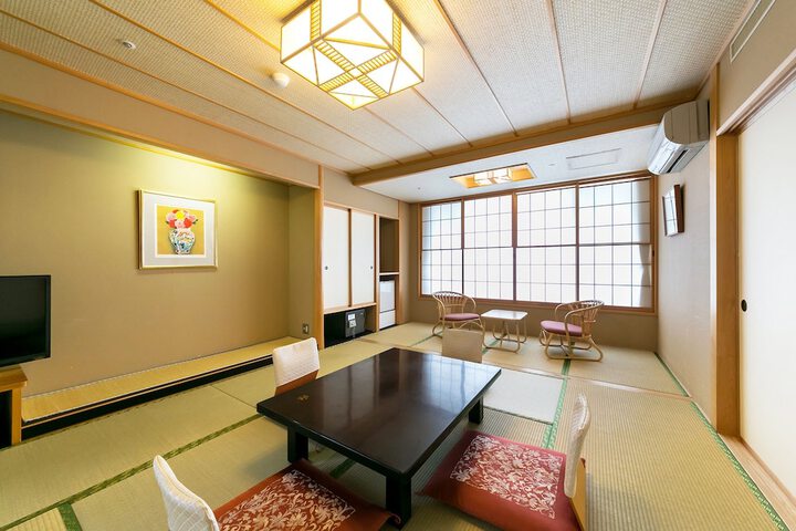 Room 18 of 124