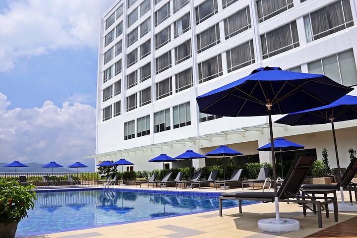 Hotel with Pool