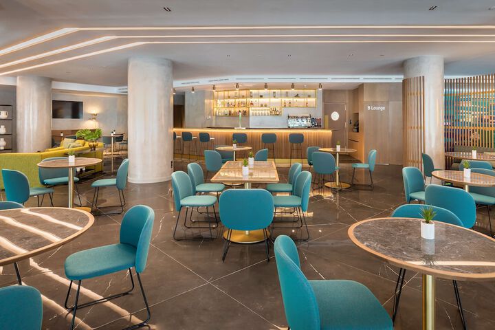 Lounge 52 of 70