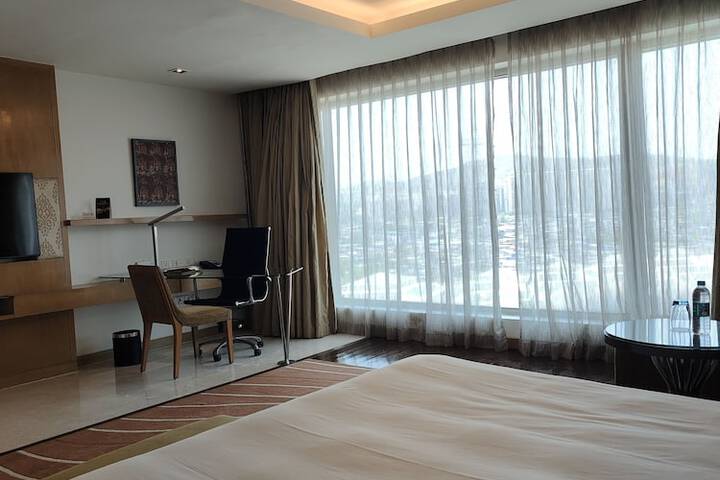 Room 27 of 93