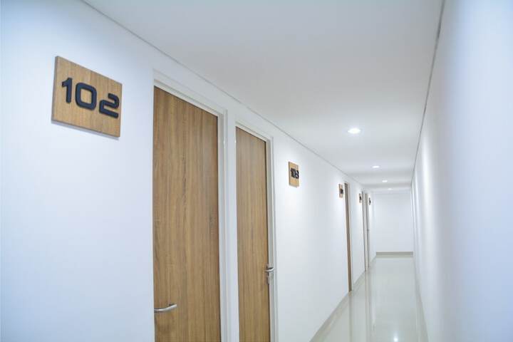 Ballroom/Hall 27 of 36