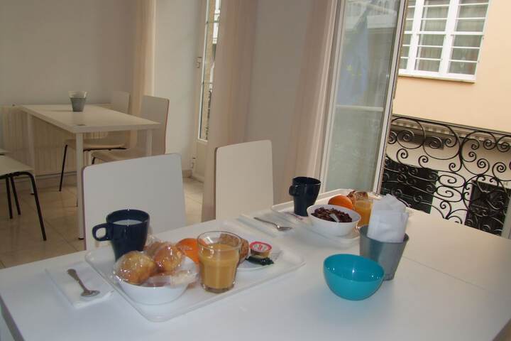 Dining 44 of 53