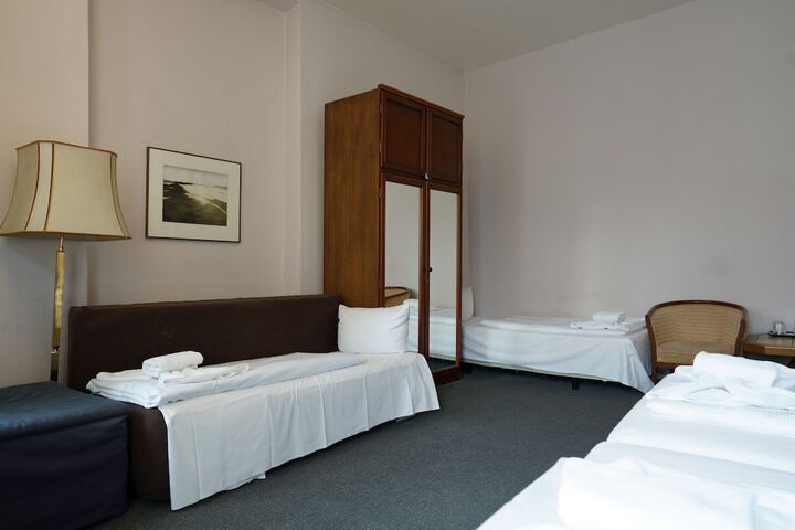 Room 26 of 69