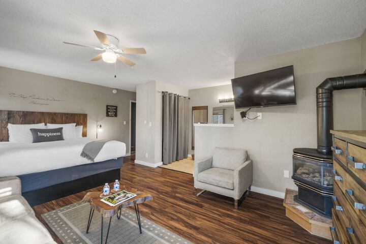 Room 3 of 37