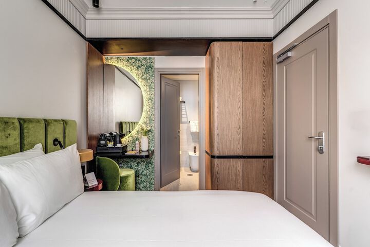 Room 25 of 47