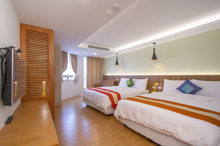 Room 6 of 19