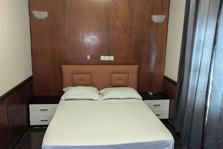 Room 26 of 137