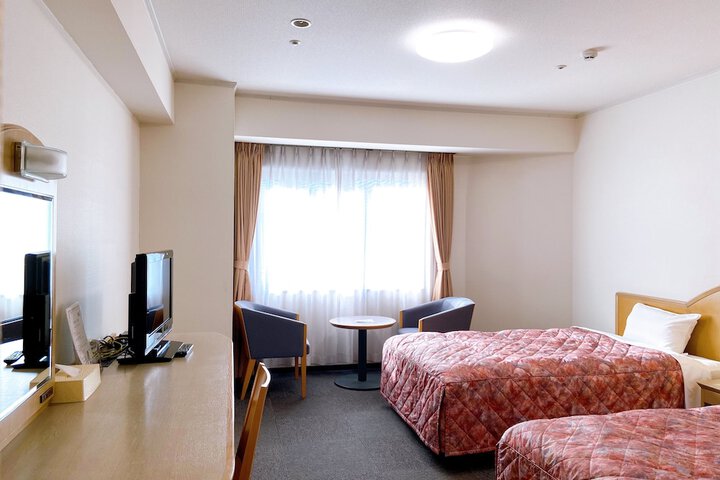 Room 8 of 43