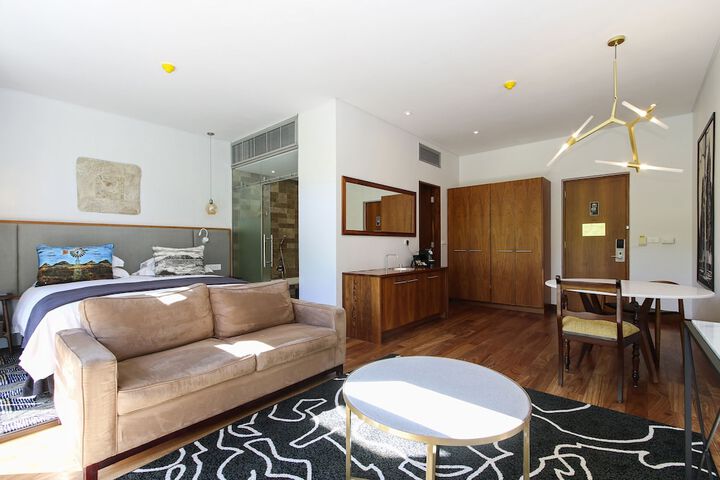 Room 34 of 108