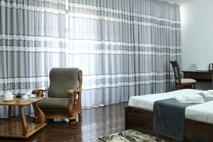 Room 9 of 27