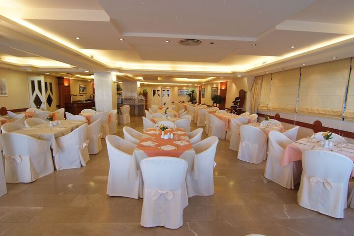 Ballroom/Hall 55 of 64