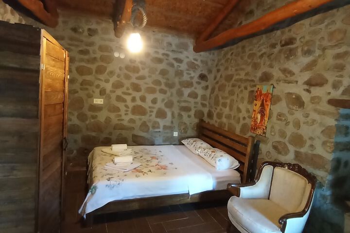 Room 8 of 37