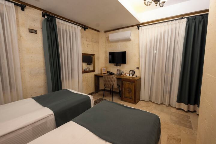 Room 27 of 90
