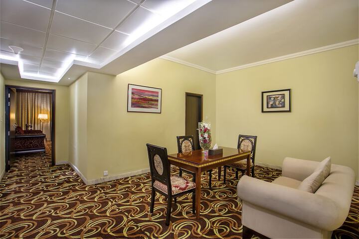 Room 14 of 65