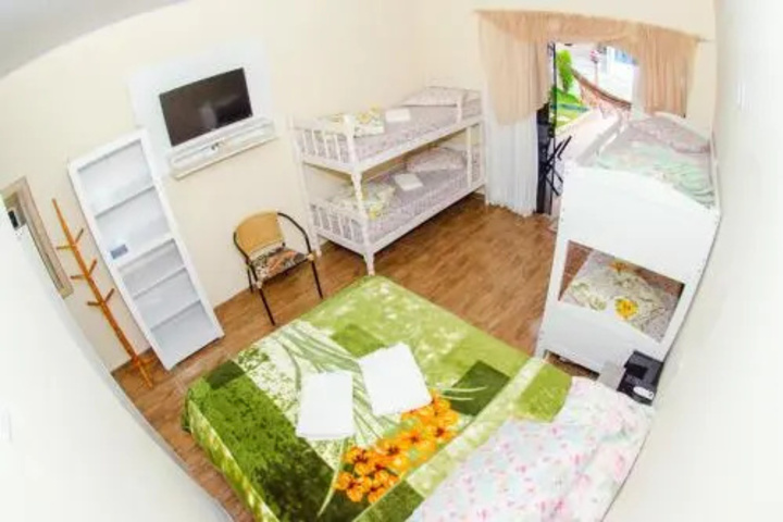 Room 6 of 18